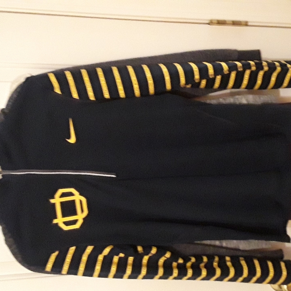Oregon University Nike dri fit pullover size small,alma mater lyrics on sleeves